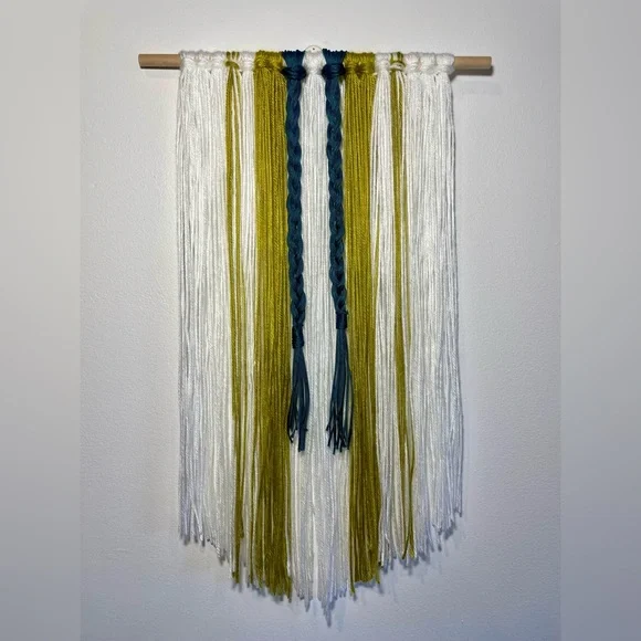 Macrame wall hanging - Picture 2 of 2